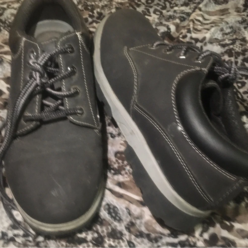 Classic Men's Lace-Up Work Shoes in Black